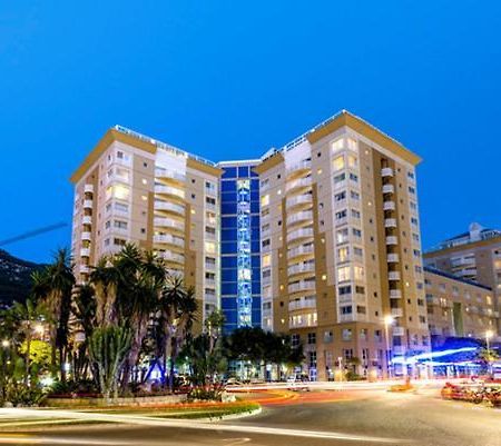 Central One Bed Apartment, Sleeps 4 With Roof Top Pool. Gibraltár Kültér fotó