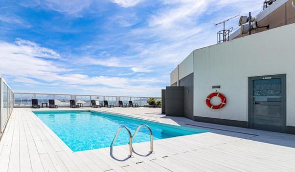 Central One Bed Apartment, Sleeps 4 With Roof Top Pool. Gibraltár Kültér fotó